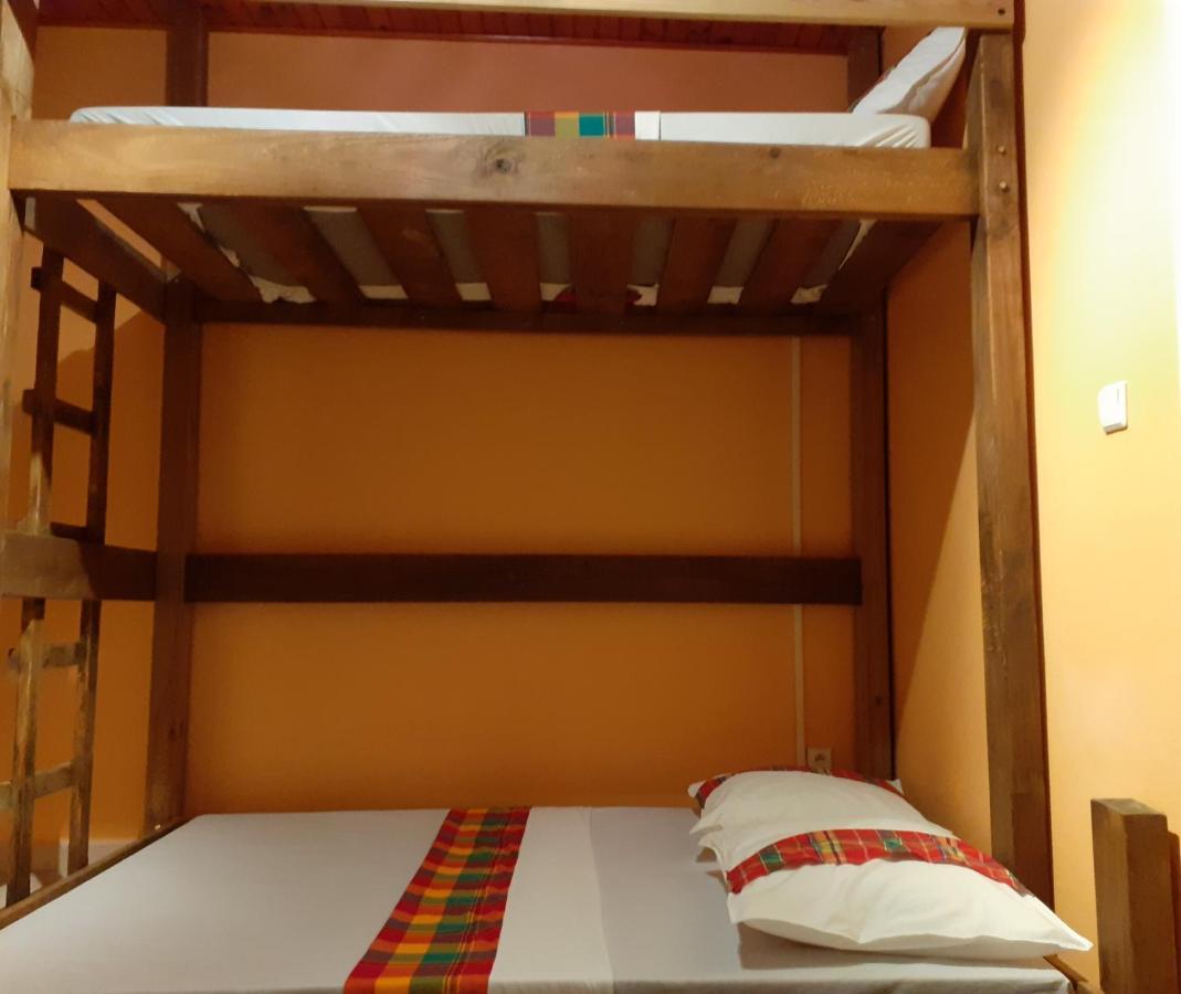 Martinique Hostel Сен-Лу Екстериор снимка